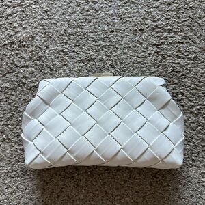 Olga Berg Elegant White Woven Clutch